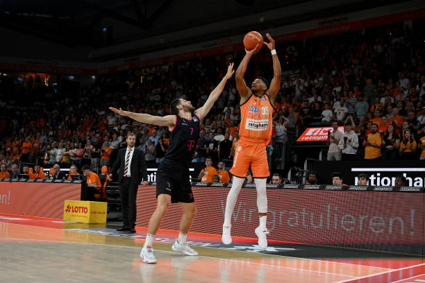 的紧凑性 的紧凑性